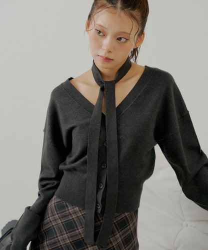 【Chico】帶領帶V領修身針織衫