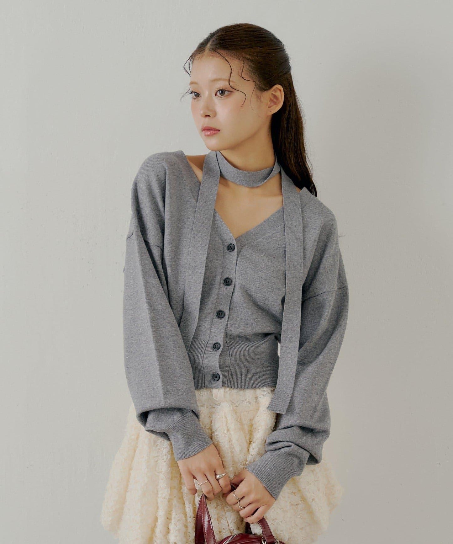 【Chico】帶領帶V領修身針織衫