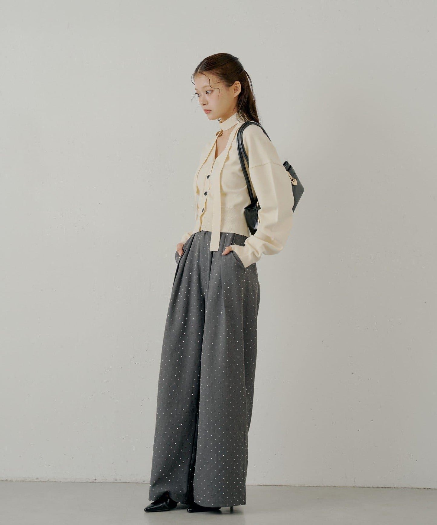 【Chico】帶領帶V領修身針織衫