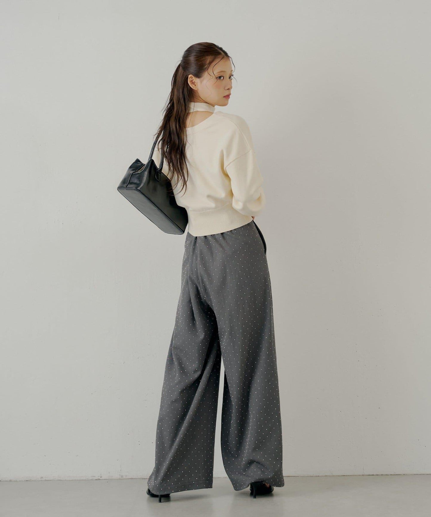 【Chico】帶領帶V領修身針織衫