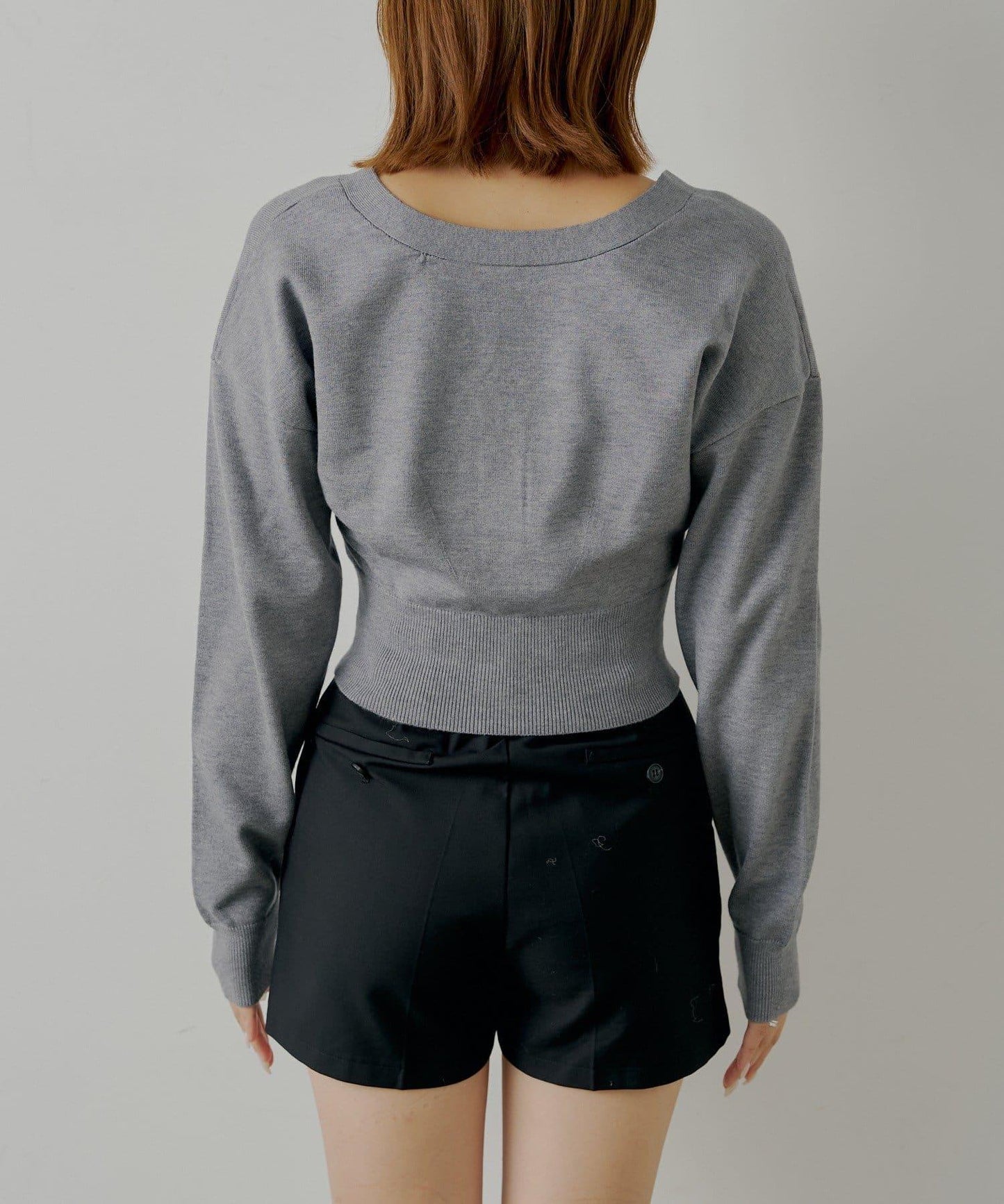 【Chico】帶領帶V領修身針織衫