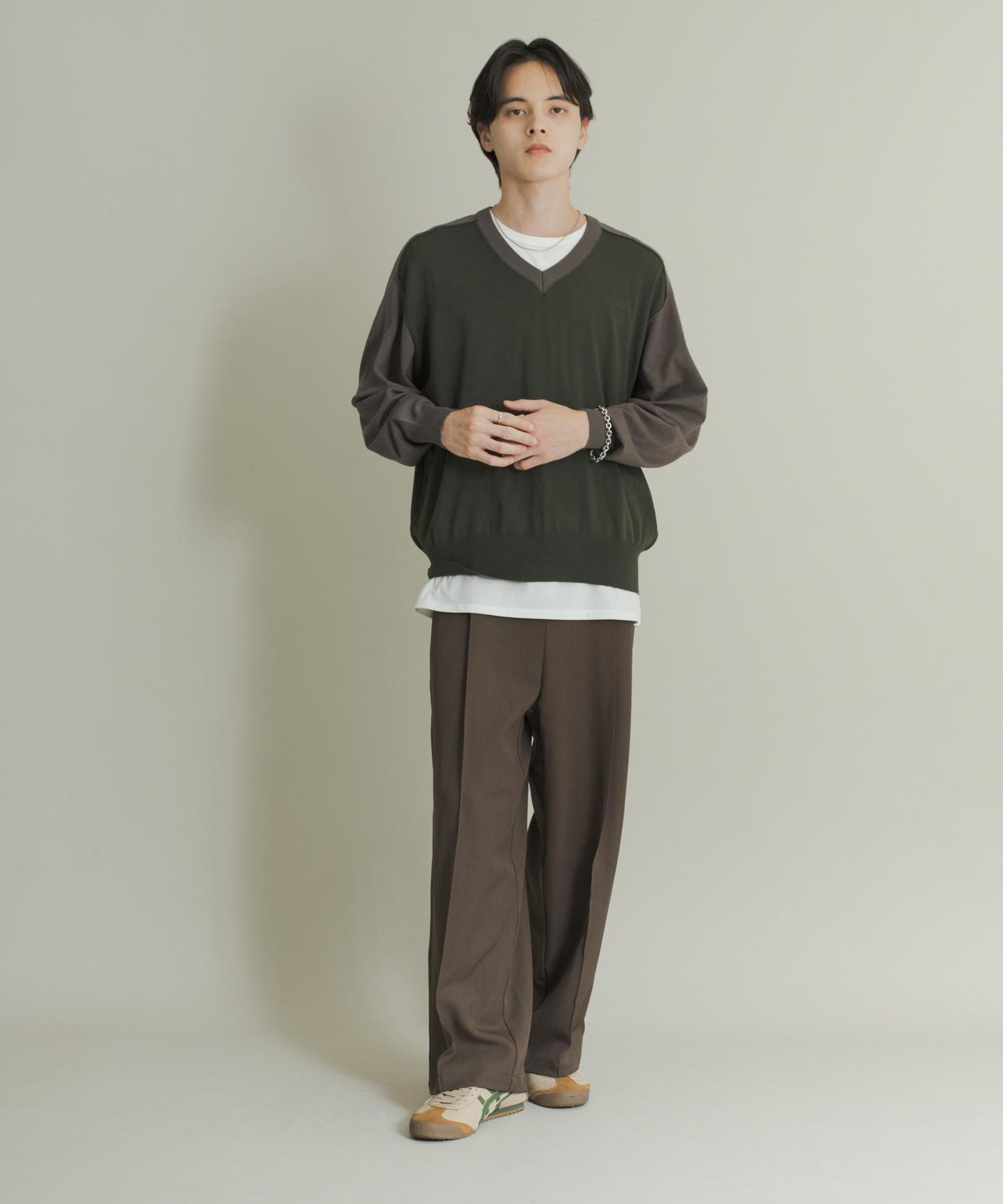 撞色V領針織衫