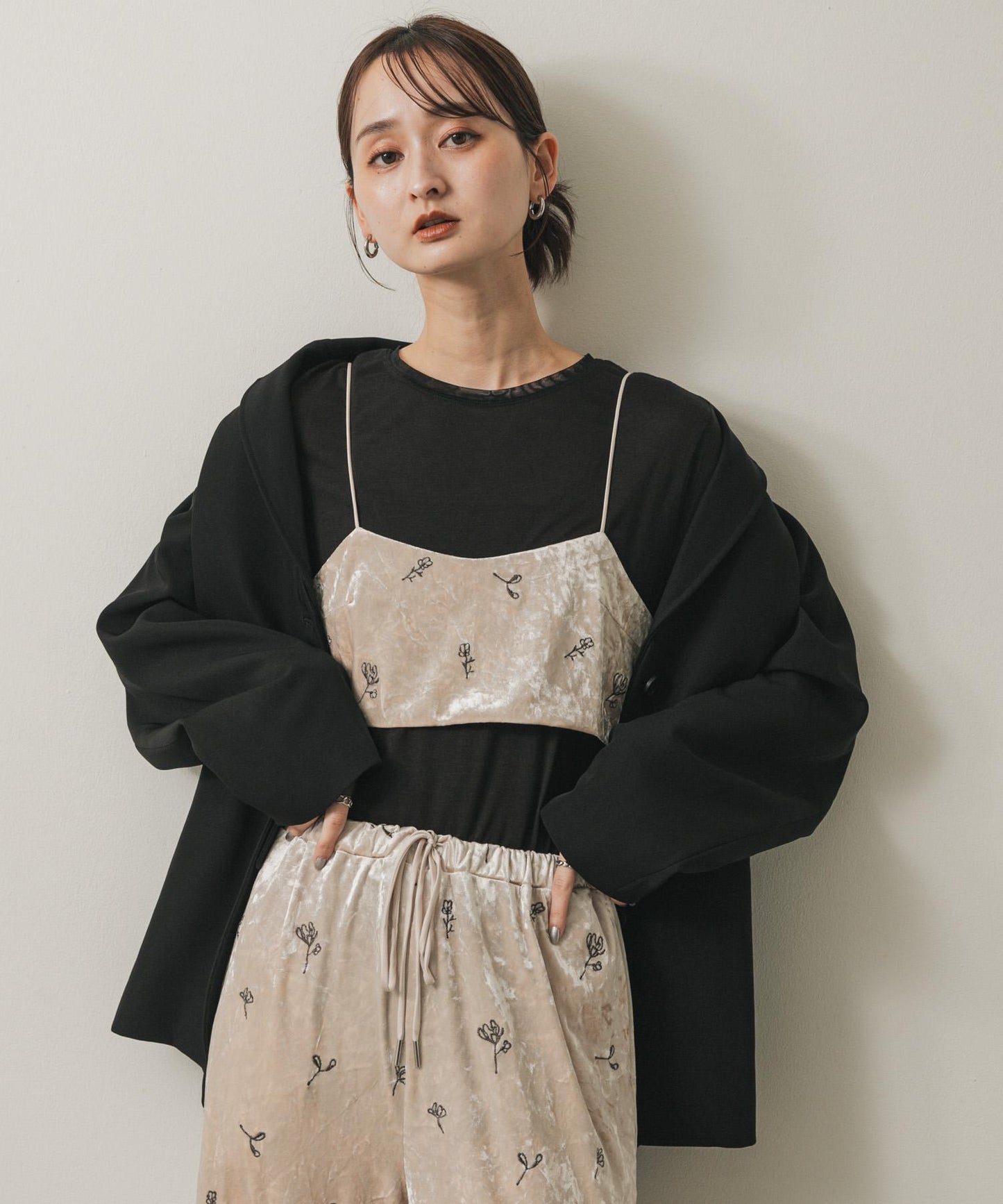 天鵝絨刺繡文胸吊帶