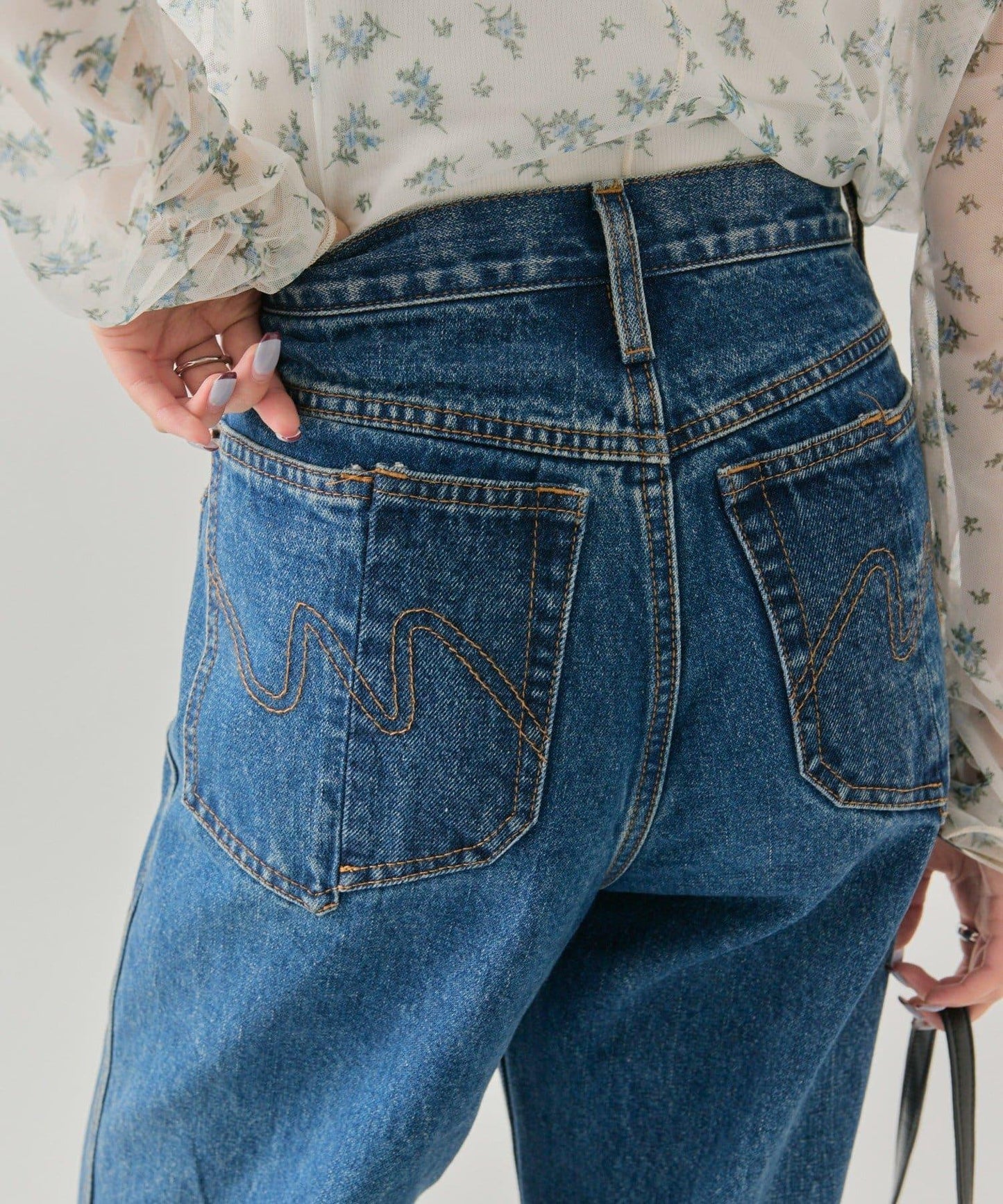 美麗喇叭牛仔褲