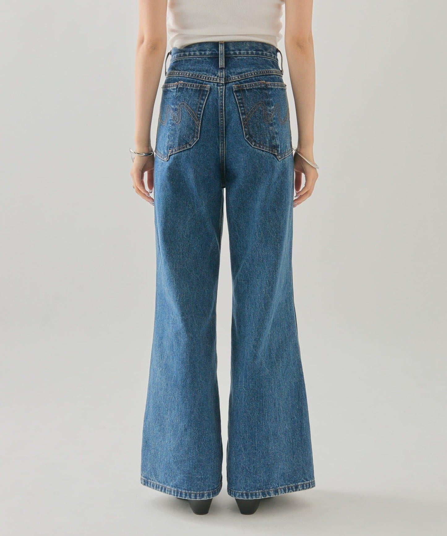 美麗喇叭牛仔褲