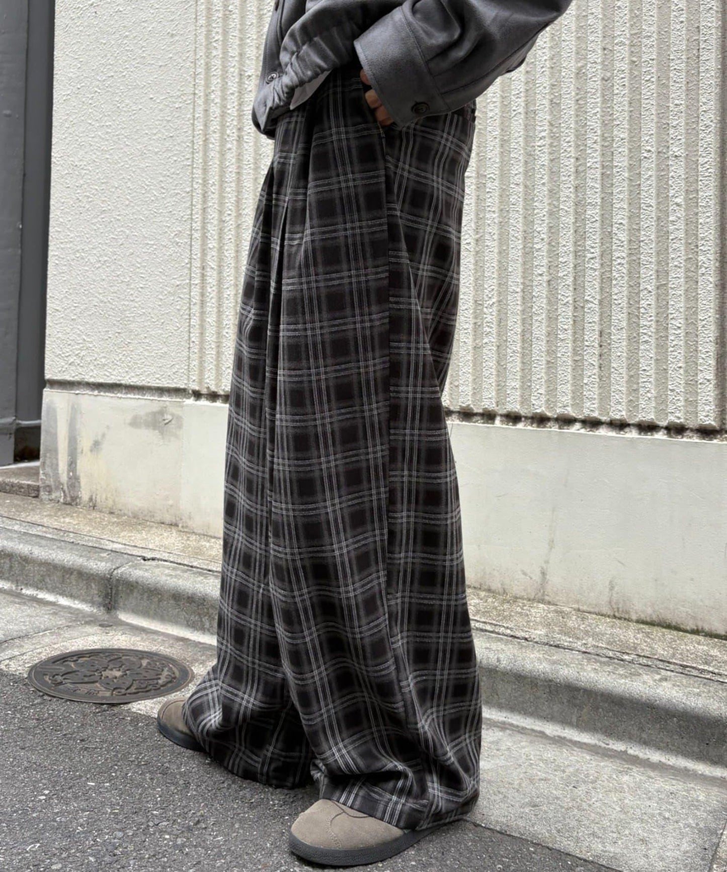 法蘭絨格紋褶皺寬鬆闊腿褲