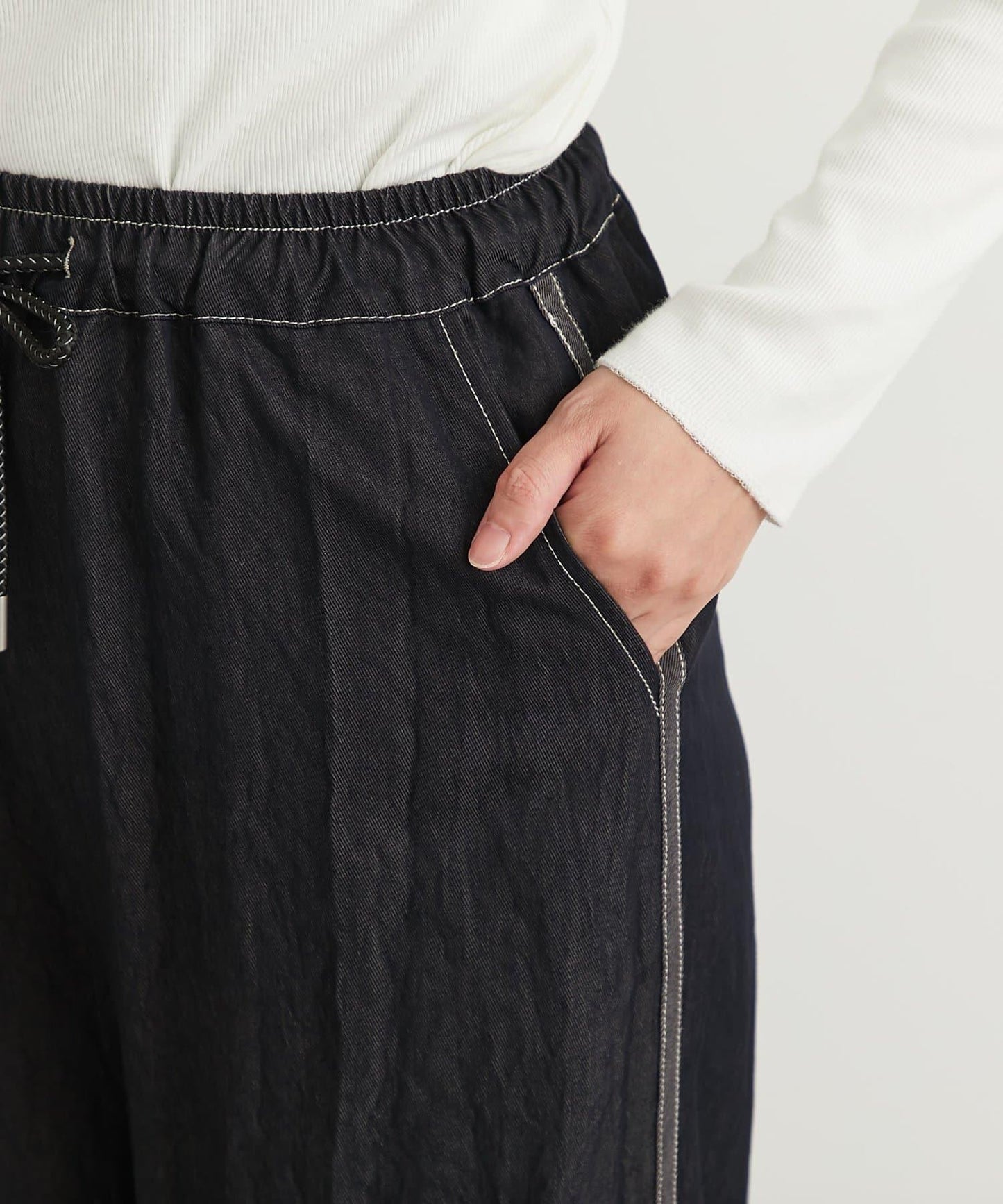 舒適穿著感亮面牛仔闊腿褲