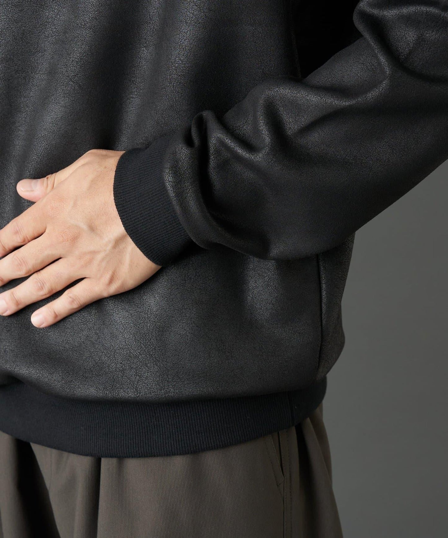 仿皮塗層長袖套頭衫