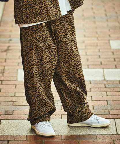 寬鬆直筒版型 全印花燈芯絨休閒褲【可搭配套裝】