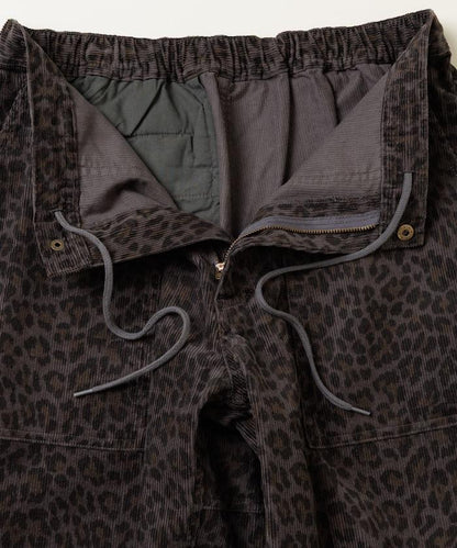 寬鬆直筒版型 全印花燈芯絨休閒褲【可搭配套裝】