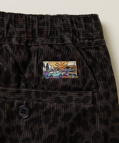 寬鬆直筒版型 全印花燈芯絨休閒褲【可搭配套裝】