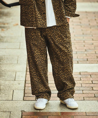 寬鬆直筒版型 全印花燈芯絨休閒褲【可搭配套裝】