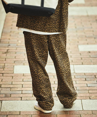 寬鬆直筒版型 全印花燈芯絨休閒褲【可搭配套裝】