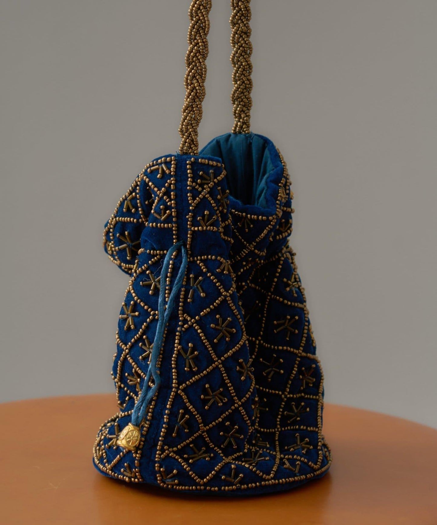 【aguni】天鵝絨珠飾刺繡包