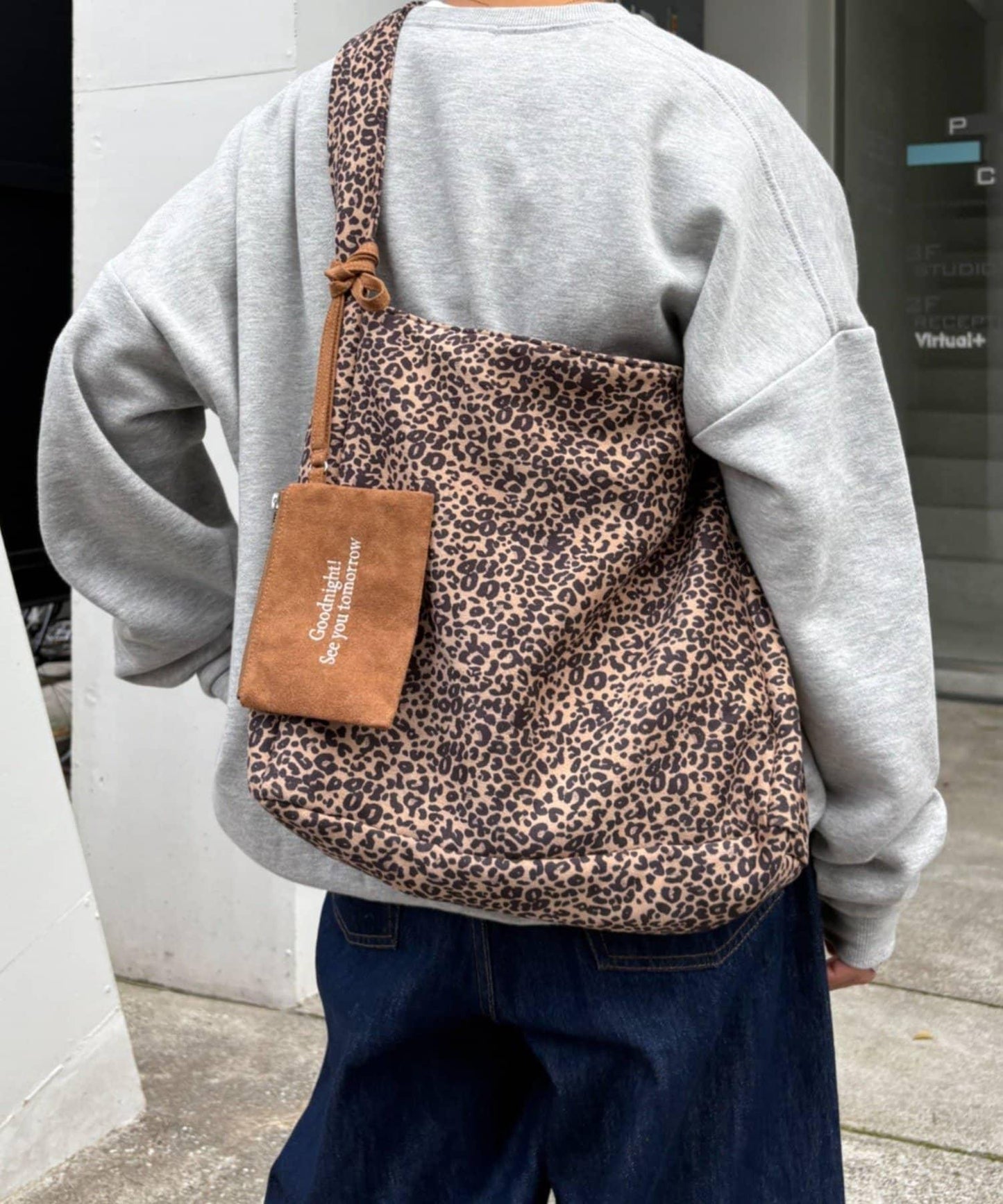 【UNISEX】附化妝包麂皮單肩包