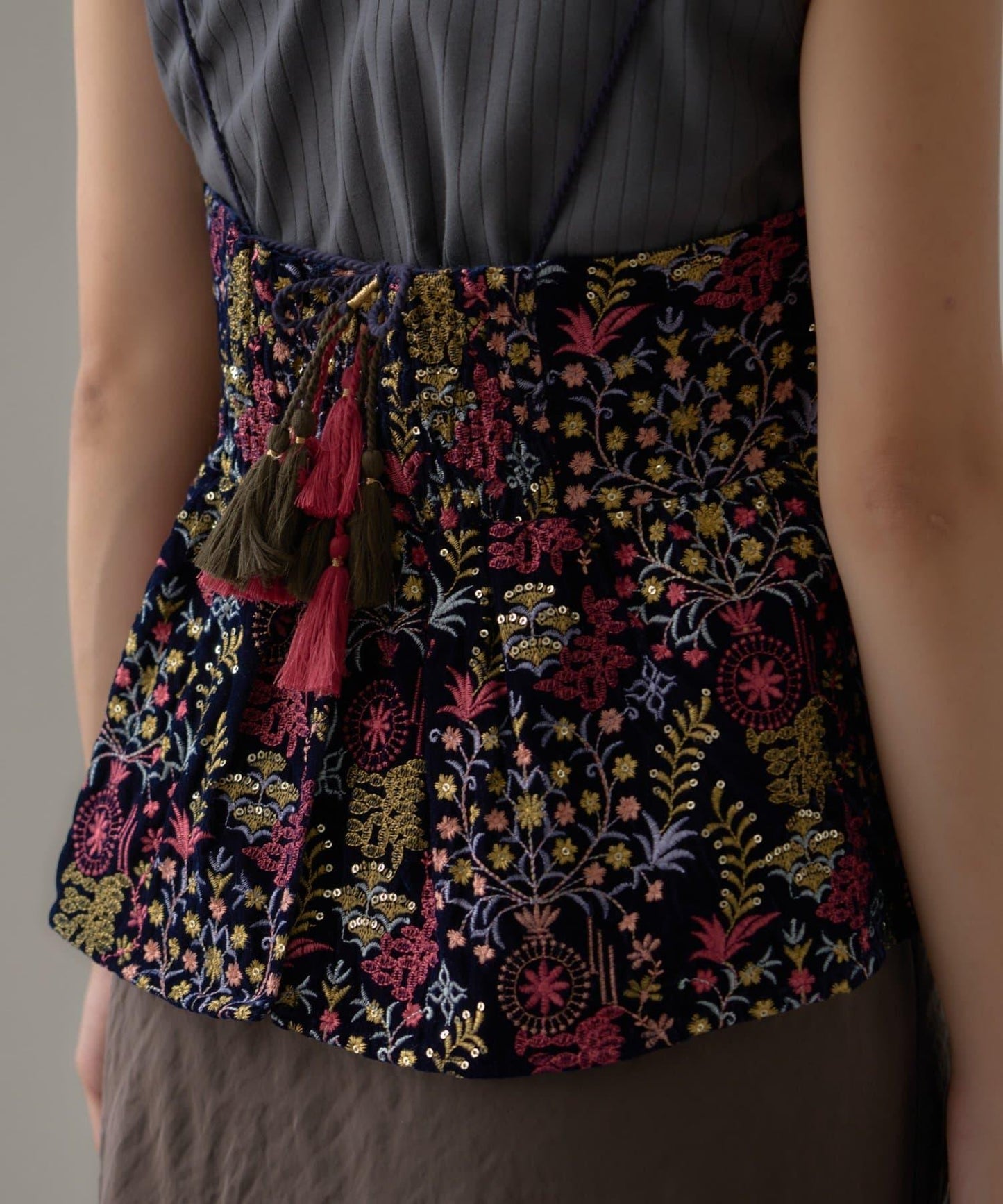 【aguni】天鵝絨刺繡吊帶背心