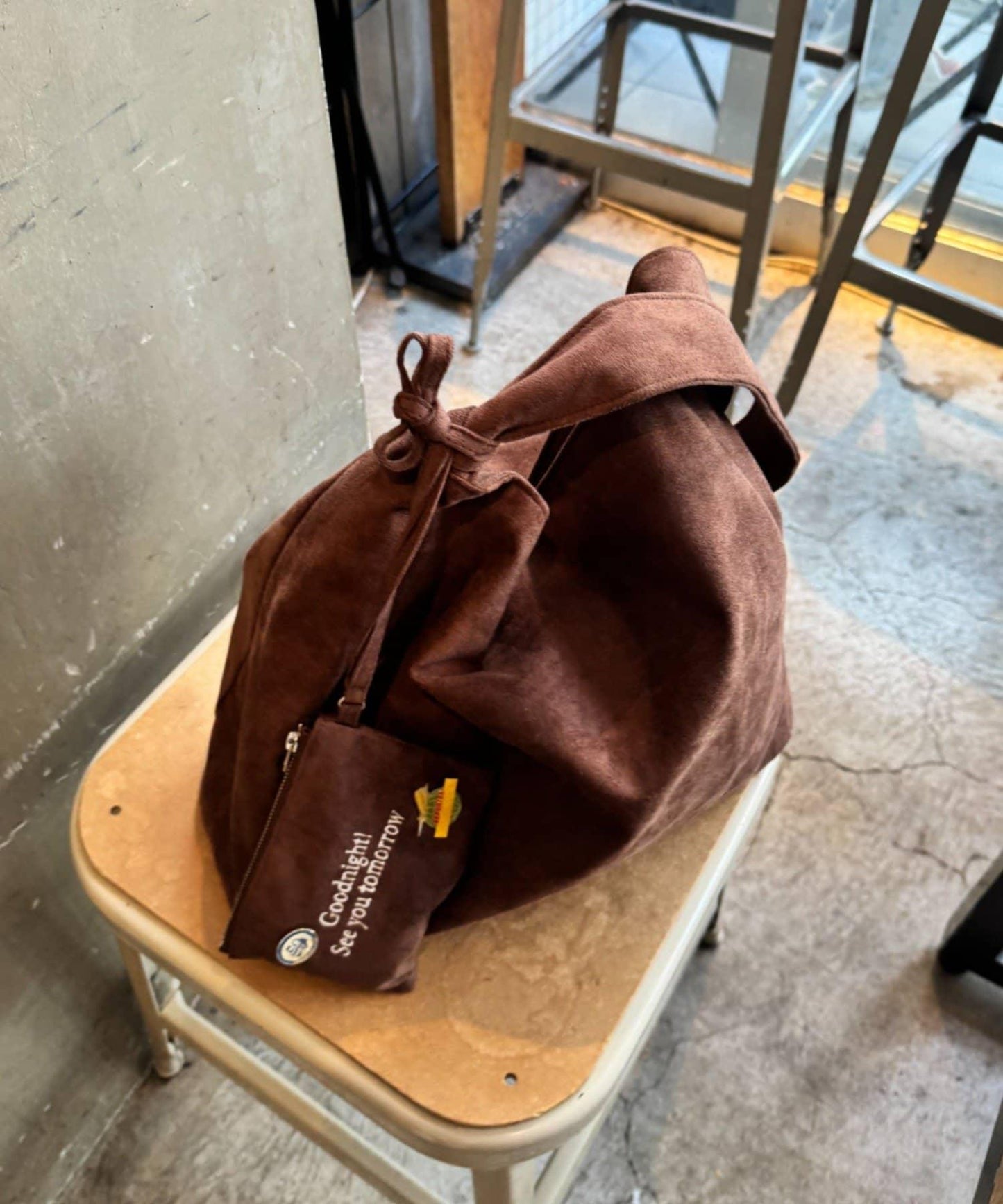 【UNISEX】附化妝包麂皮單肩包
