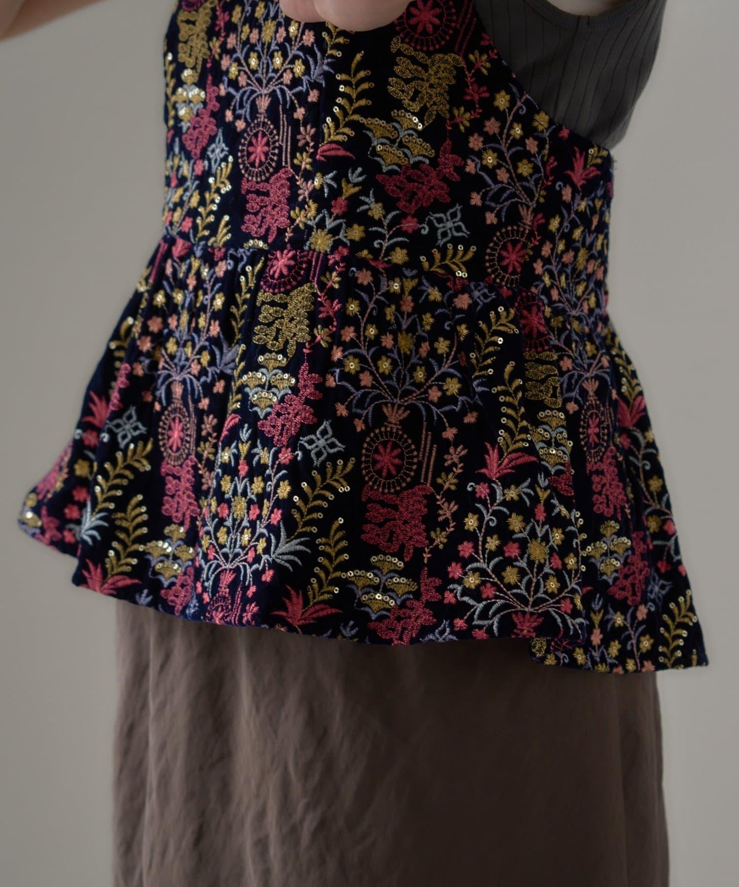 【aguni】天鵝絨刺繡吊帶背心