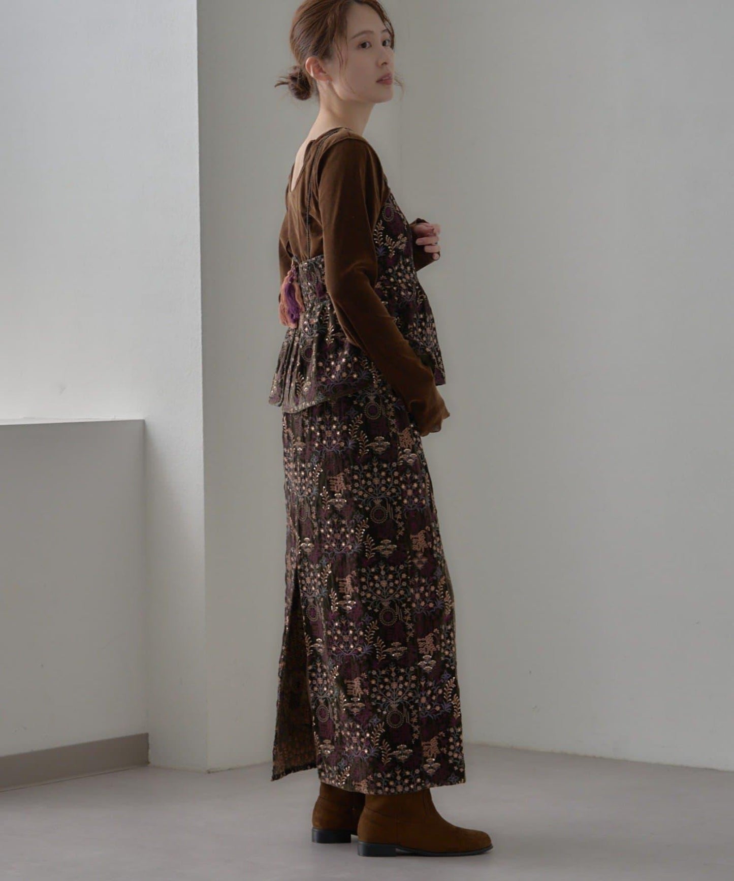 【aguni】天鵝絨刺繡修身半身裙