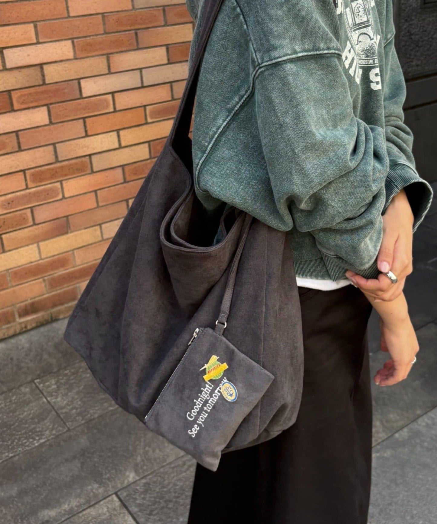【UNISEX】附化妝包麂皮單肩包