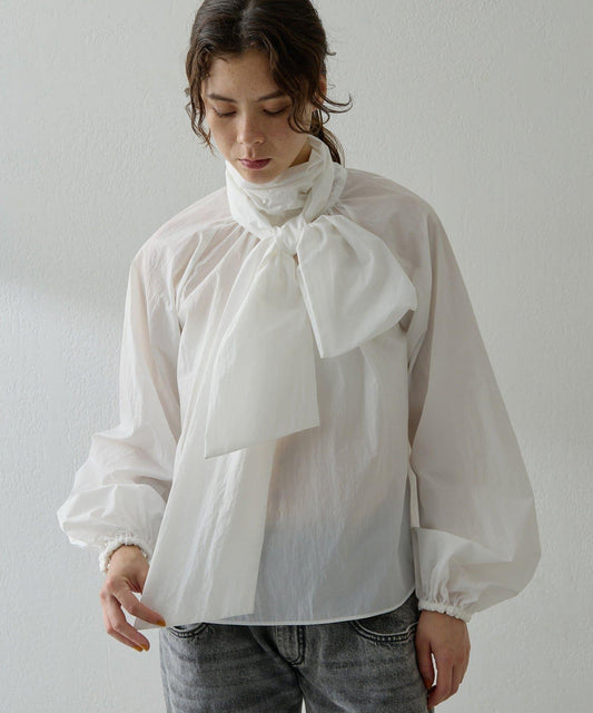 褶皺蝴蝶結領女襯衫