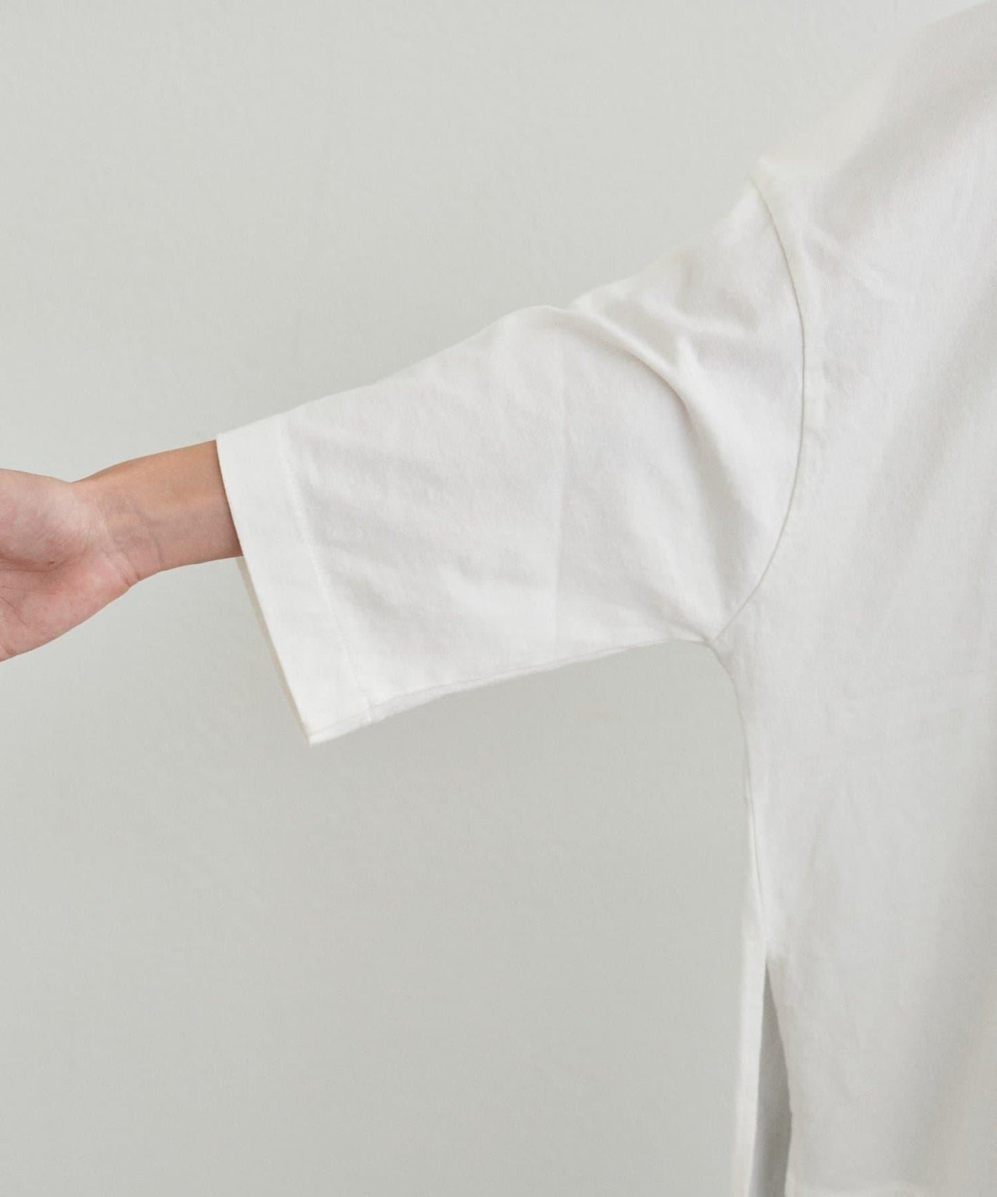 【LARUTA】側開叉寬鬆T恤