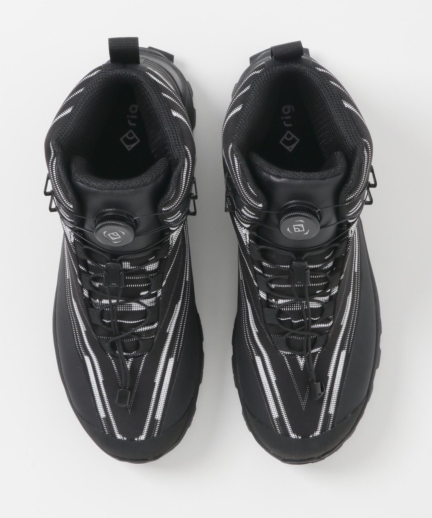 WHITE MOUNTAINEERING tembea