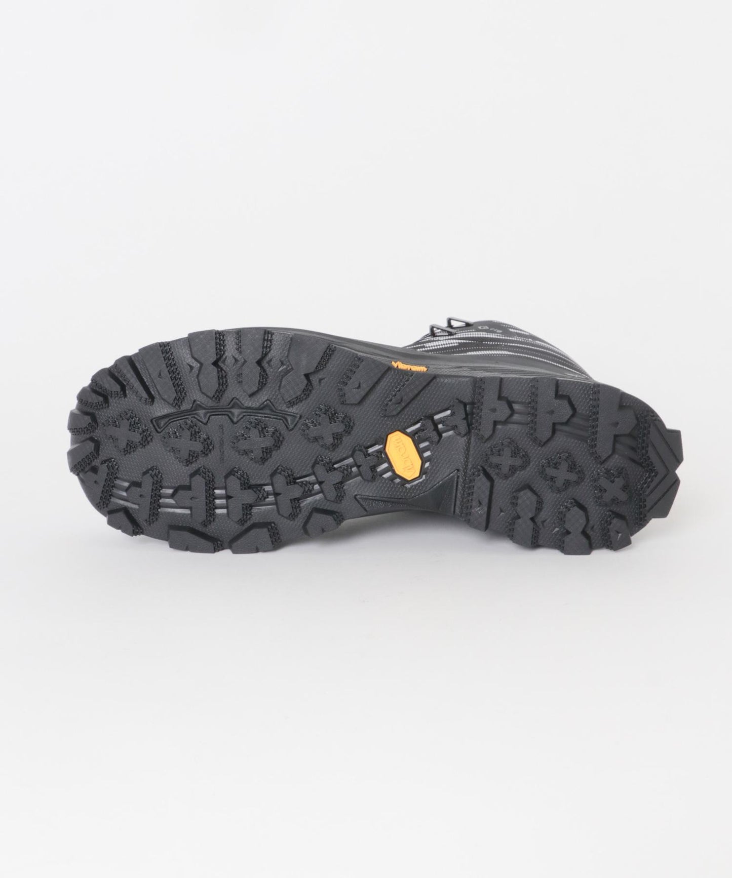 WHITE MOUNTAINEERING tembea