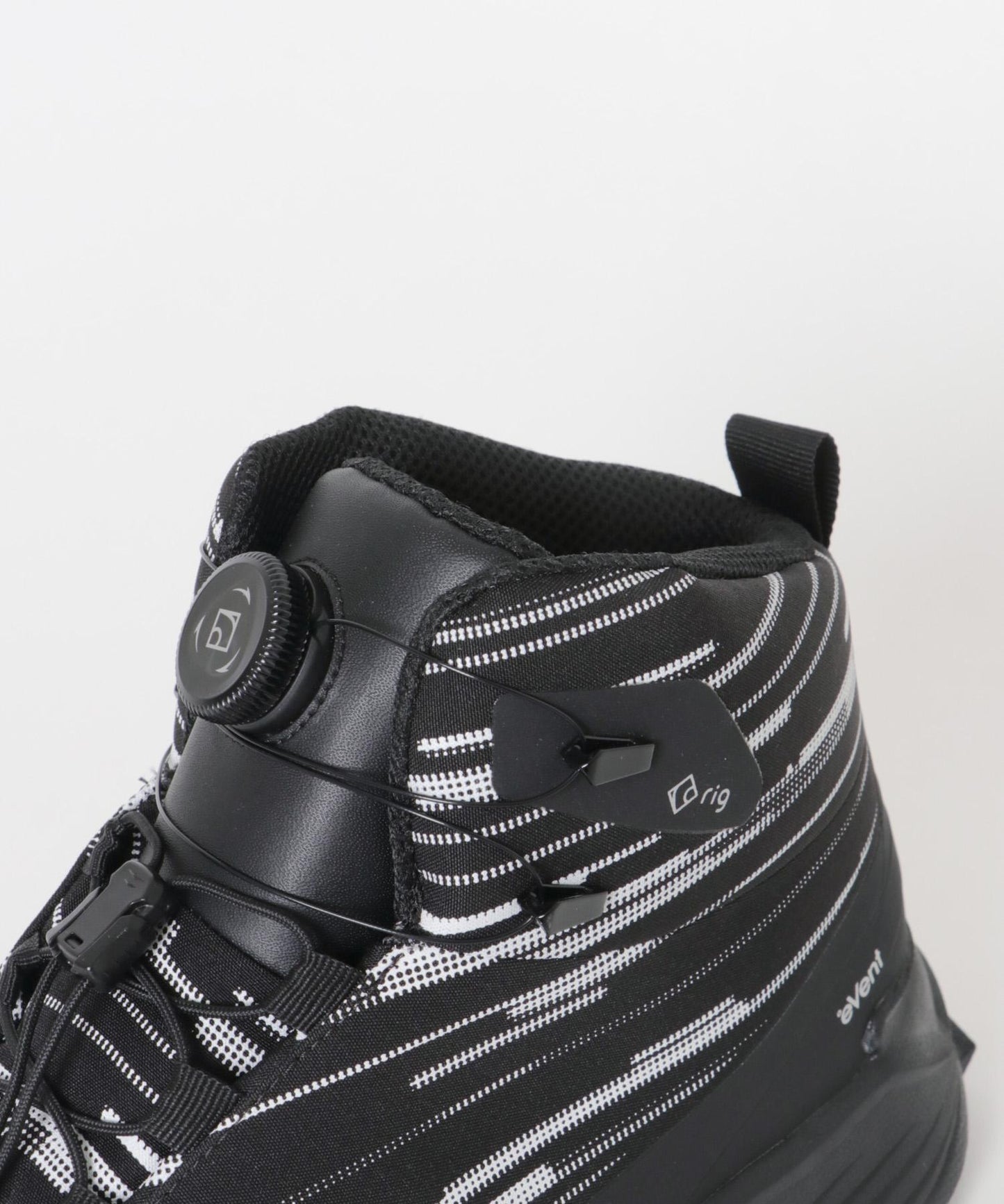 WHITE MOUNTAINEERING tembea