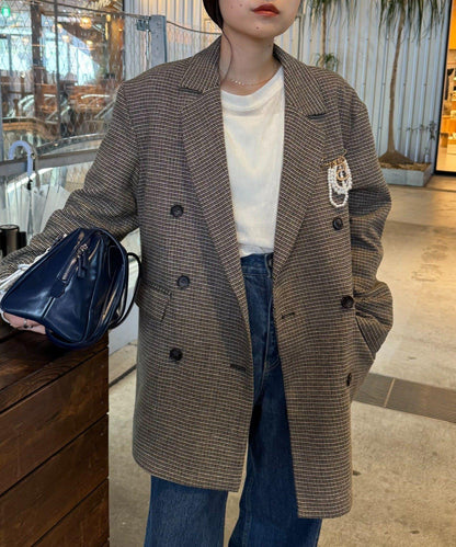 珍珠胸針裝飾格紋西裝外套