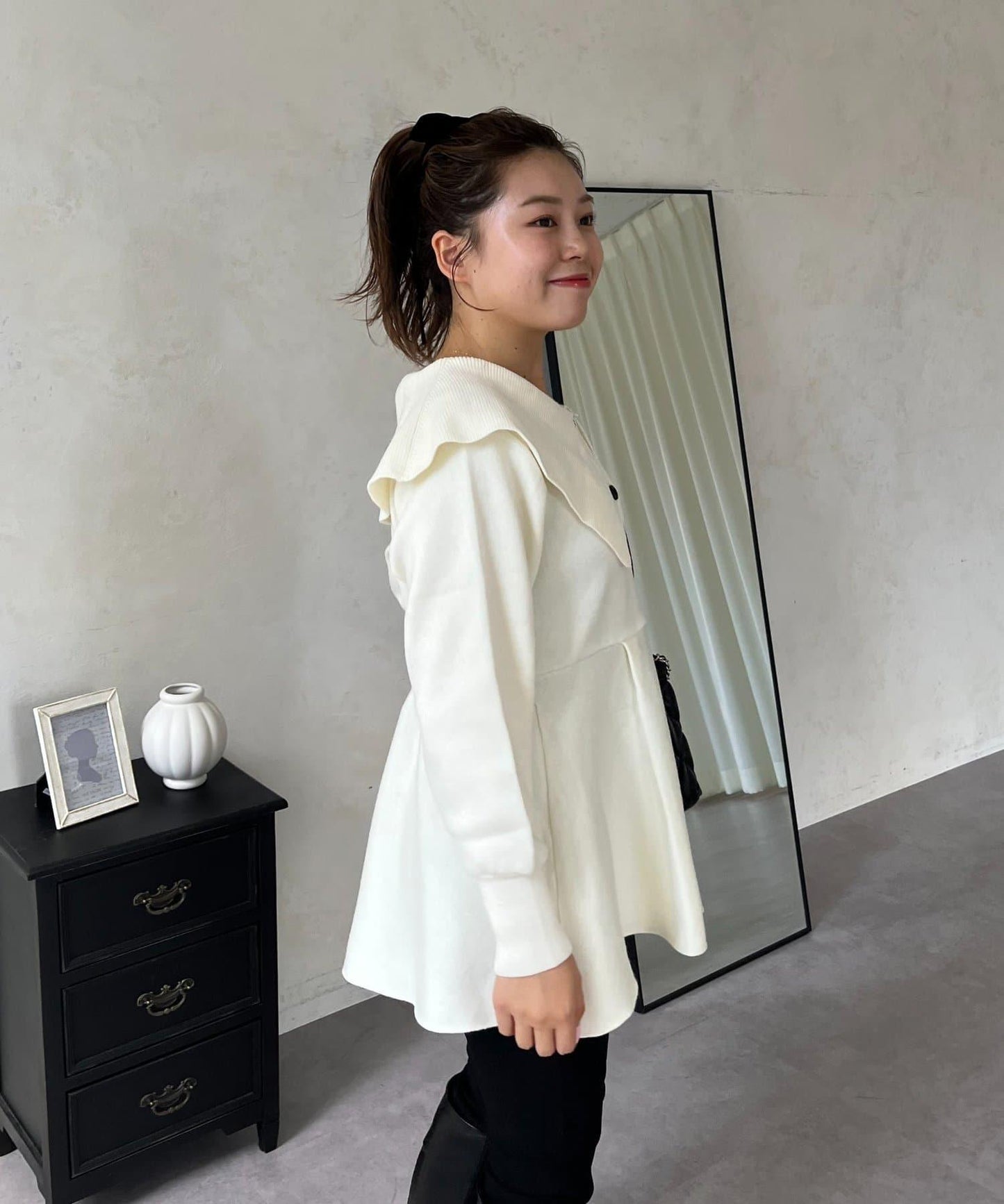 【MOMO】大翻領荷葉邊針織上衣