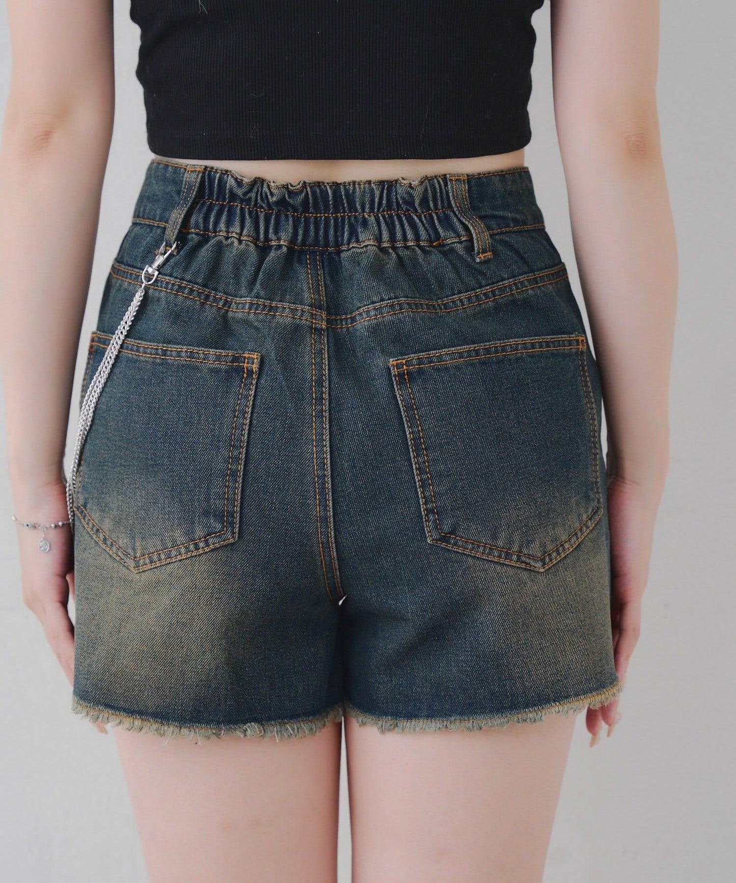 帶愛心鏈裝飾短褲