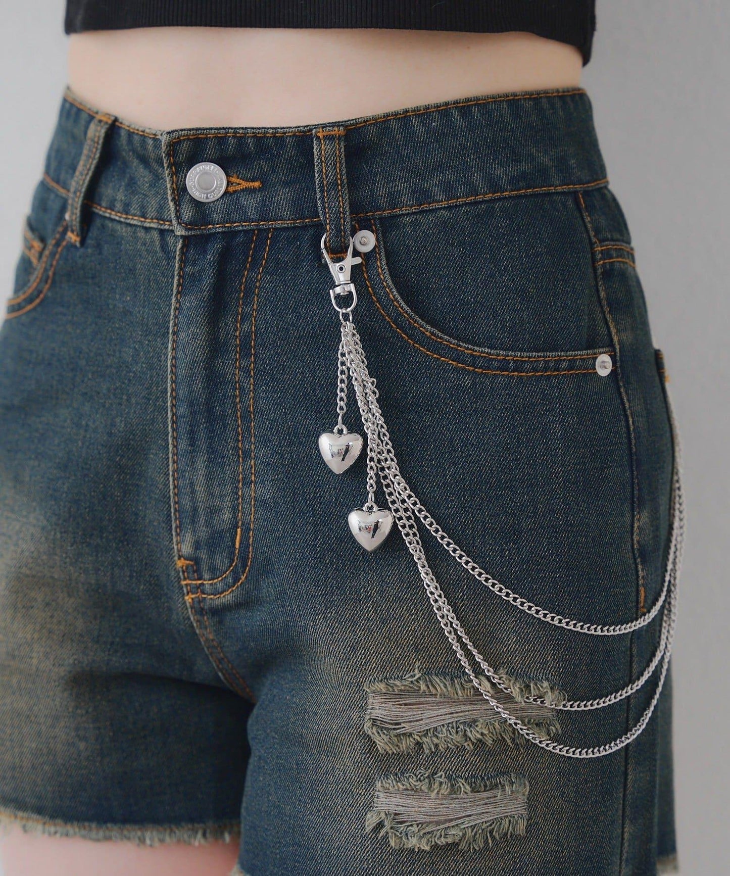 帶愛心鏈裝飾短褲