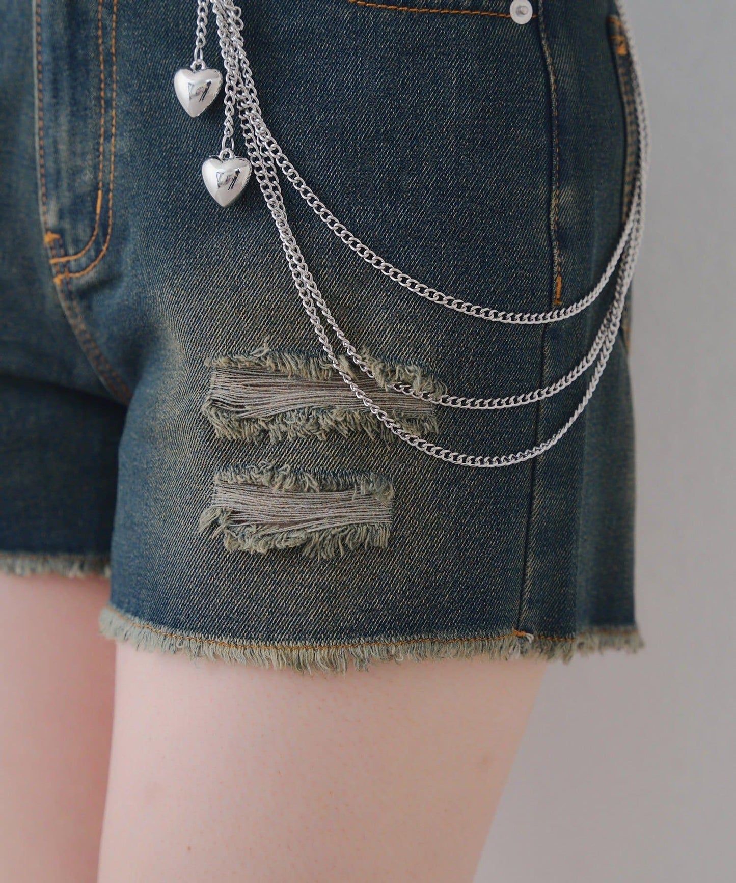 帶愛心鏈裝飾短褲