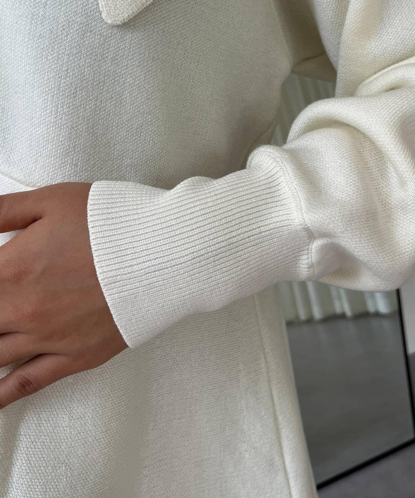 【MOMO】大翻領荷葉邊針織上衣