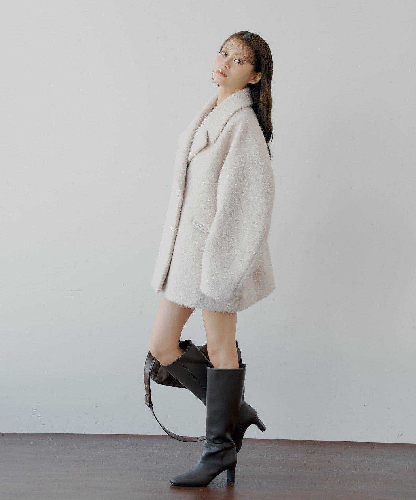 金色紐扣毛邊寬鬆大衣