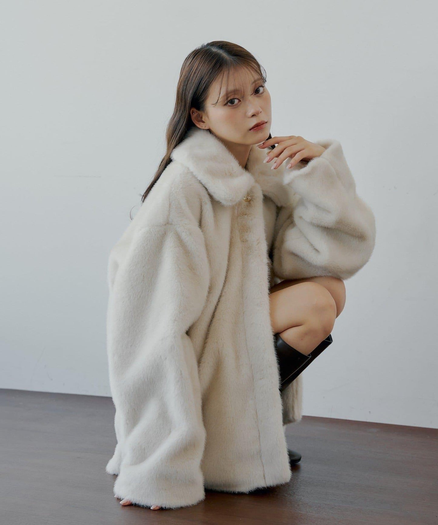 金色紐扣中長款毛絨大衣