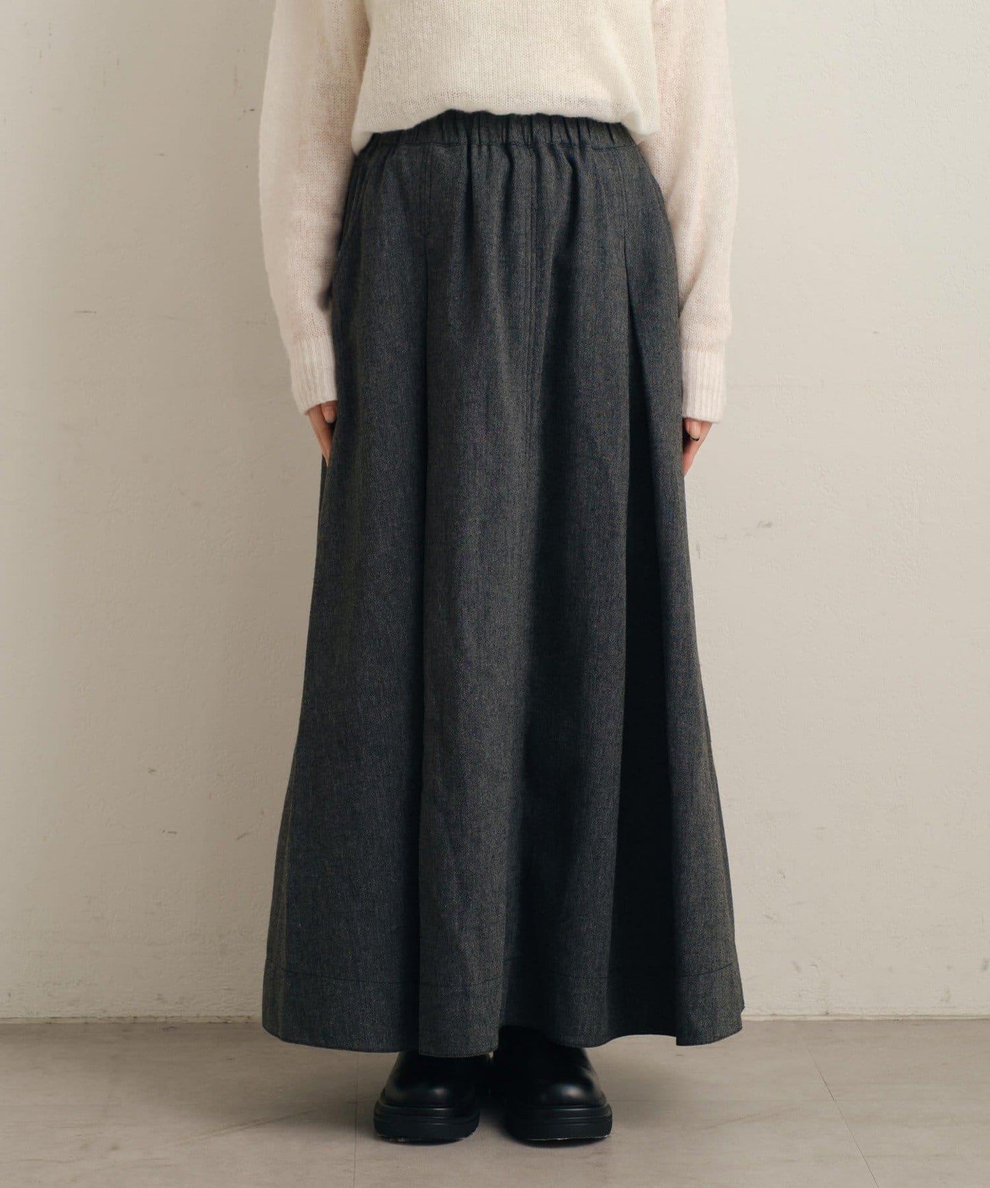 粘合斜紋呢半身裙