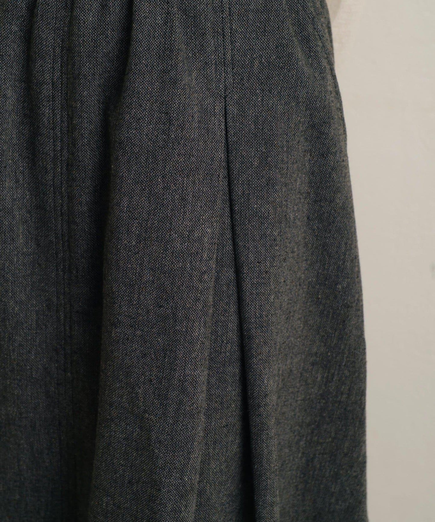 粘合斜紋呢半身裙