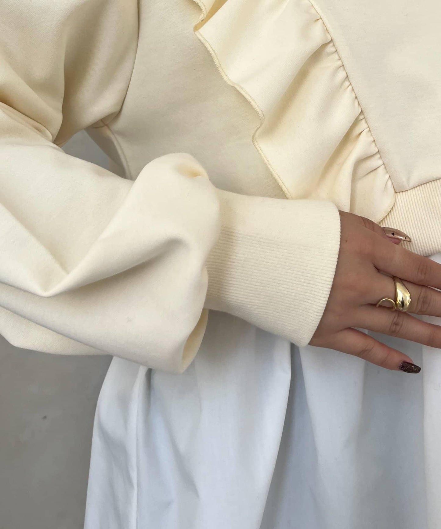 荷葉邊拼接荷葉下襬衛衣