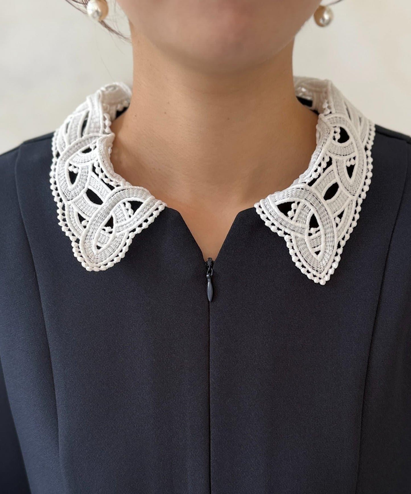 【MAYURI企畫】【適合正式場合】可拆卸領前拉鍊荷葉邊下襬襯衫