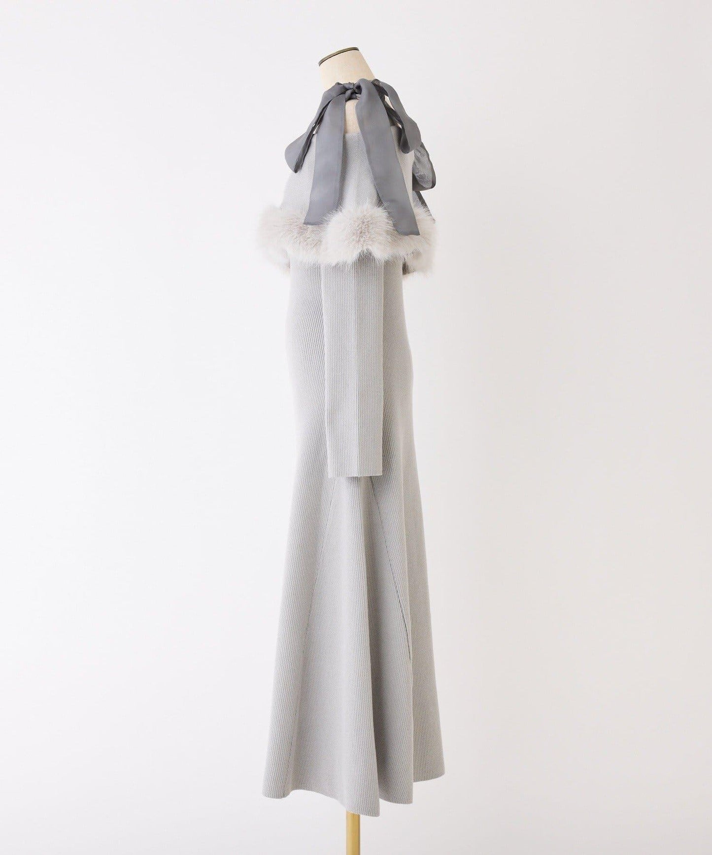 可拆卸蝴蝶結一字肩毛絨針織連衣裙