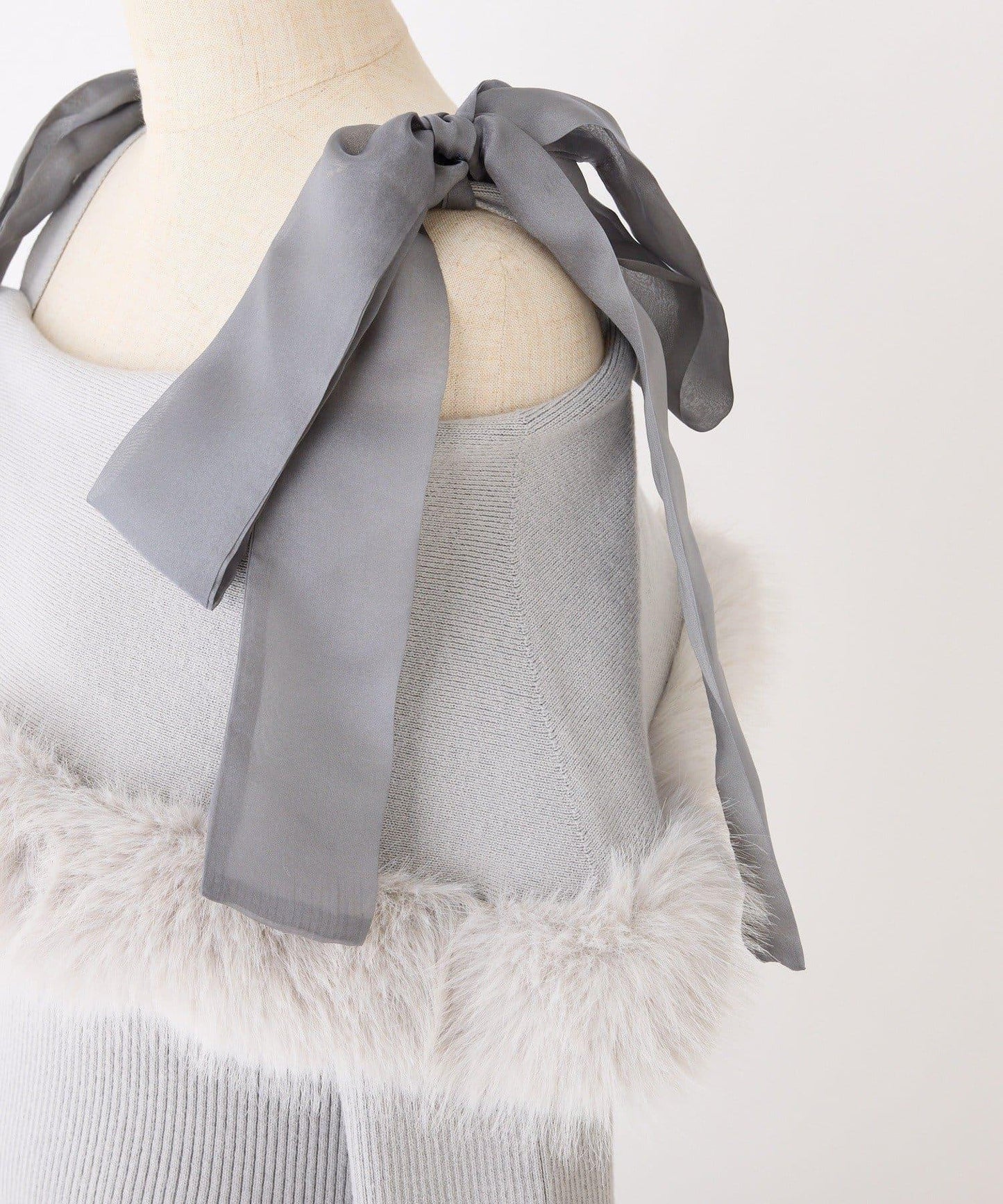 可拆卸蝴蝶結一字肩毛絨針織連衣裙