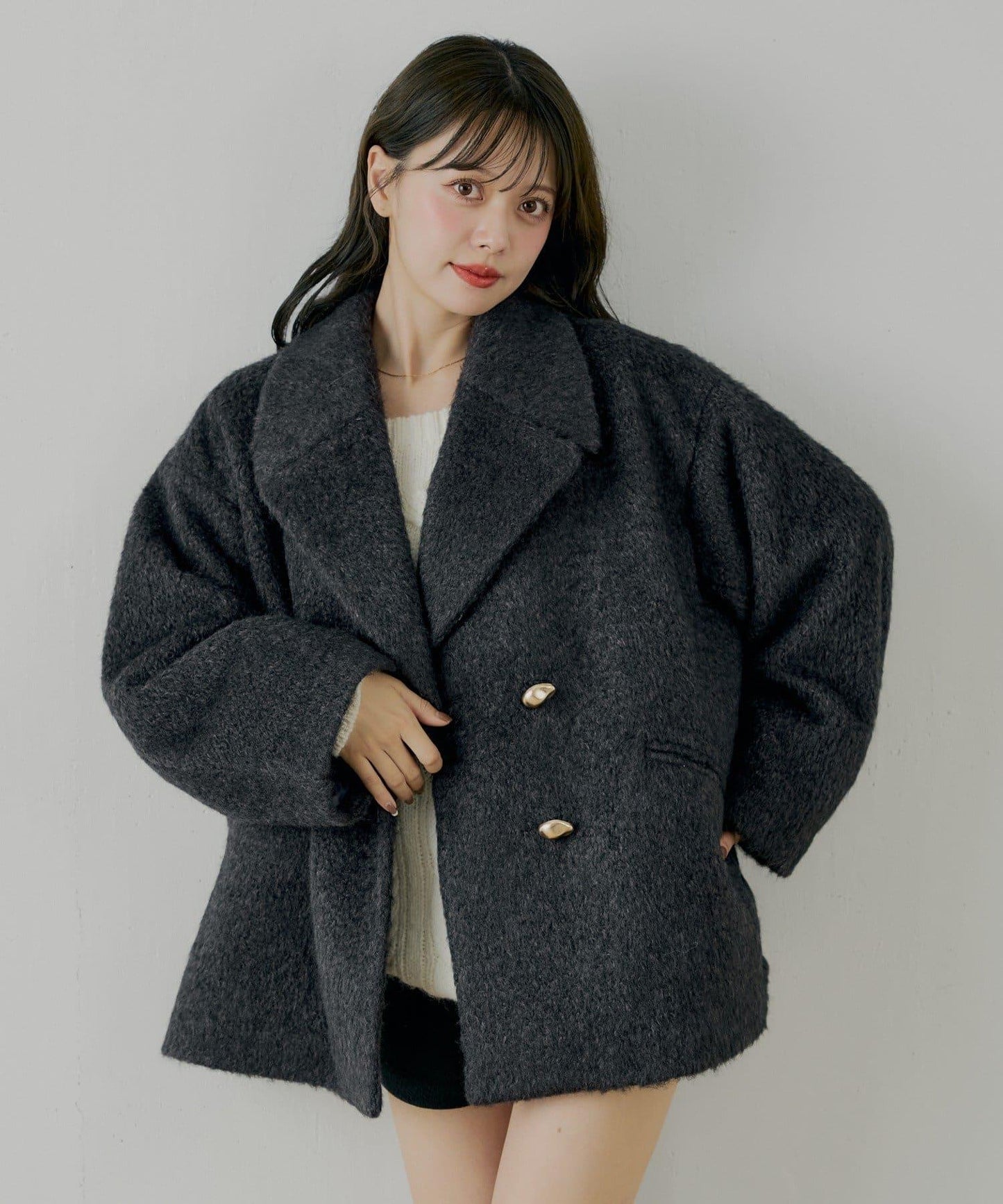 金色紐扣毛邊寬鬆大衣