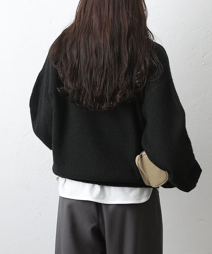 圓領針織衫配圍巾