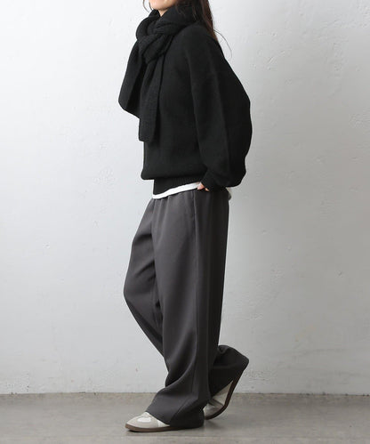 圓領針織衫配圍巾