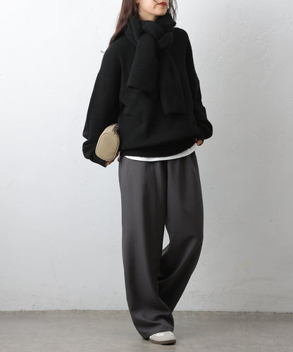 圓領針織衫配圍巾