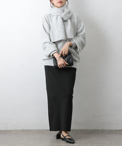 圓領針織衫配圍巾