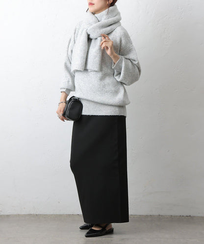 圓領針織衫配圍巾