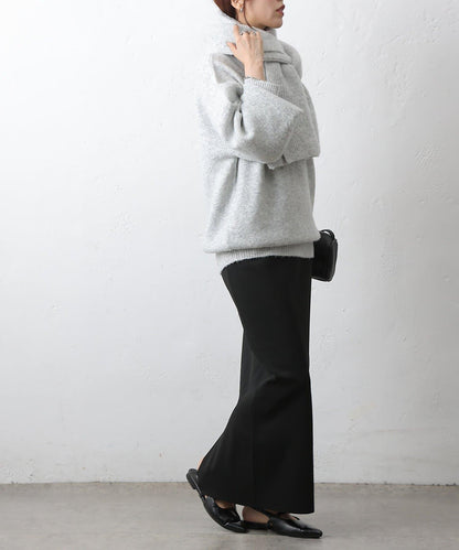 圓領針織衫配圍巾